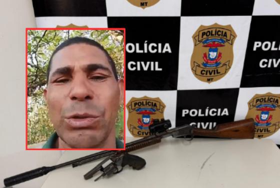 As armas foram encontradas em uma área de mata onde o criminoso ficou escondido por dois dias