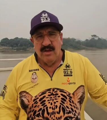 O apresentador Ratinho foi pescar no Pantanal e ficou espantado com a fumaça.