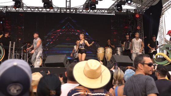 O show da cantora Manu Bahtidão foi a principal atração do grande evento