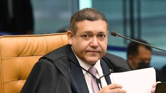 O aniversário de Gusttavo Lima em um iate na Grécia contou com um convidado de peso: o ministro Kassio Nunes Marques.