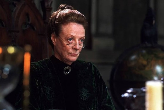 Maggie Smith no papel de Minerva McGonagall de Harry Potter