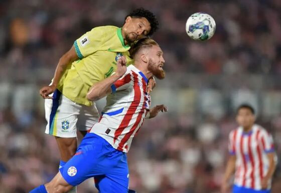 Pitta em campo pela seleção do Paraguai.