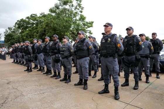 Policiais lotados em setores administrativos também vão para as ruas.