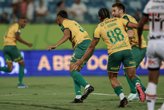 Partida dá um ânimo novo ao time cuiabano, que parece condenado ao rebaixamento.