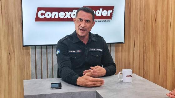 Coronel Assis (União) voltou a detonar a possível obrigatoriedade de câmera nas fardas