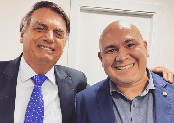 Prefeito eleito disse ter conversado rapidamente com ex-presidente por telefone.