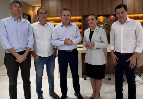 Além de Flávia e Mauro, participaram do encontro o vice de Flávia, Tião da Zaeli (PL), o senador José Medeiros (PL) e o Chefe da Casa Civil, Fabio Garcia.