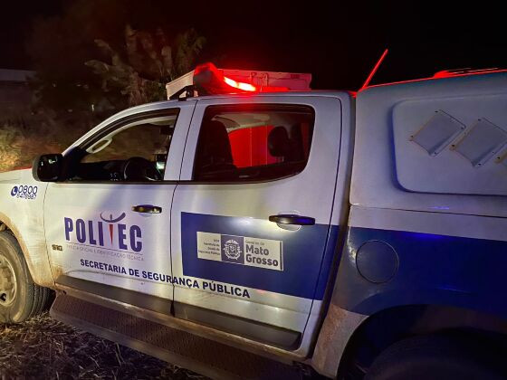 Criminoso morreu no local, após policiais revidarem disparos.