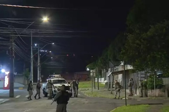 Policiais negociam com atirador desde a noite de terça-feira, 22