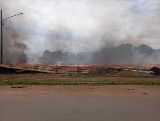 Essa é a segunda vez que a empresa é atingida por um incêndio de grandes proporções.