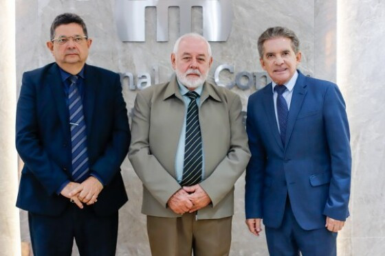 Conselheiro-presidente, Sérgio Ricardo, e os desembargadores José Zuquim e José Luiz Lindote. 