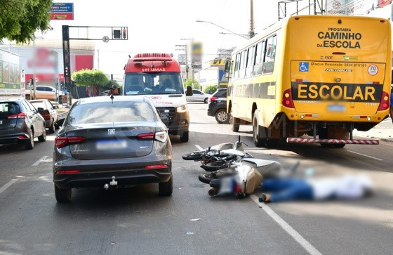 O acidente aconteceu por volta das 07h, na Avenida Fernando Corrêa da Costa.