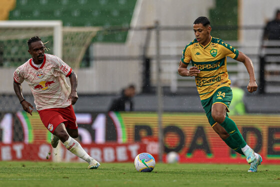 A partida foi válida pela 32ª rodada do Campeonato Brasileiro Série A.