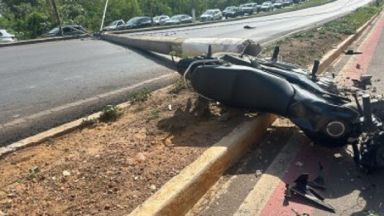 O acidente aconteceu na madrugada de sábado, quando Fabio trafegava pela avenida sentido centro/bairro.