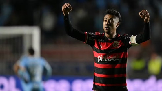 PF cumpriu mandado de busca e apreensão na casa do jogador, no centro de treinamento do flamengo e na sede do clube