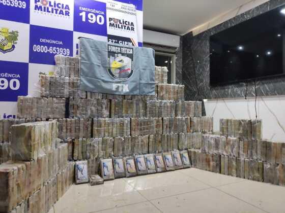 Os militares contabilizaram 470 tabletes de cocaína pura, totalizando 565 quilos de cocaína.