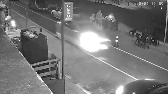 Criança brincava acompanhada dos pais, quando correu para a rua e foi atingida