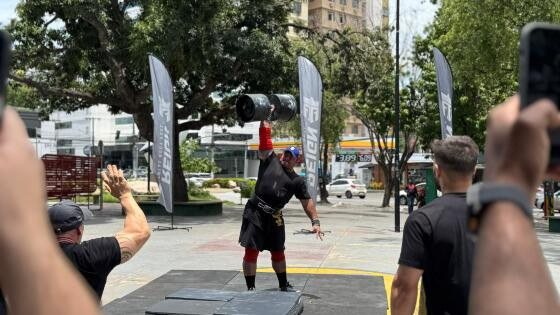 As duas primeiras provas, levantar um haltere dumbell com 100 quilos e puxar um caminhão com mais de 20 toneladas foram realizadas em locais diferentes.