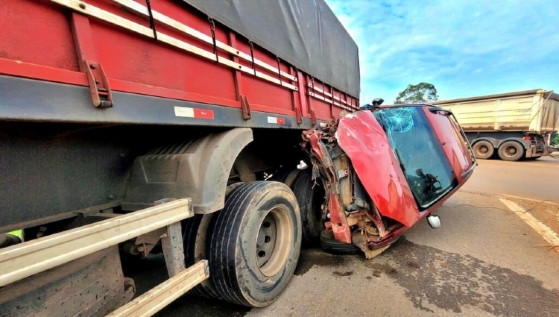 Veiculo destruído após o acidente.