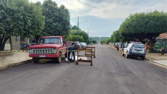 A vítima dividia a residência com outros seis moradores, que estão sendo investigados pela Polícia Judiciária Civil (PJC).