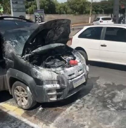 A vítima chegou a ser retirada do veículo antes que ele pegasse fogo, sendo atendida pelo Samu e encaminhada ao Hospital e Pronto Socorro Municipal de Várzea Grande.