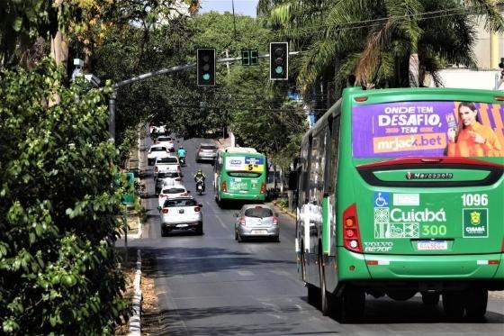 Revoltados com o atraso no acerto que deveria ter sido feito no dia 30 de novembro, os condutores se mantiveram na garagem da empresa e não saíram com os coletivos.