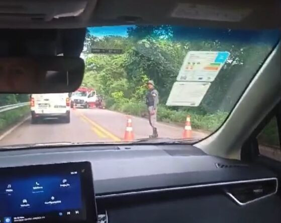 Samu prestando socorro as vítimas do acidente