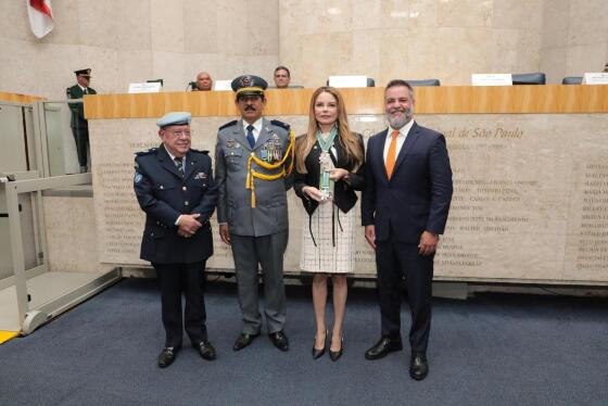 Virginia Mendes recebeu homenagem pelos relevantes serviços sociais prestados 