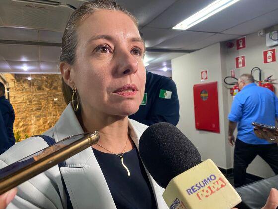 Desde que foi eleita prefeita de Várzea Grande, Flávia já comentou diversas vezes sobre a dificuldade que tem encontrado no processo de transição entre as equipes.