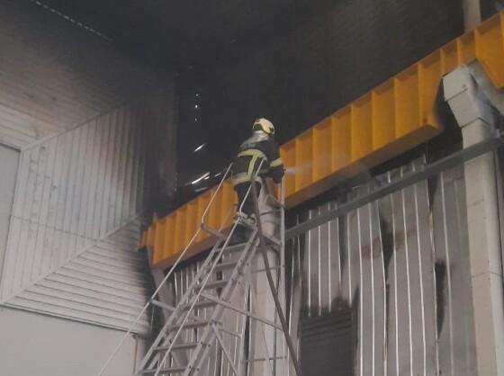 Bombeiros foram acionados para atender ocorrência.