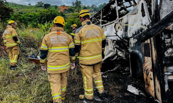 Acidente ocorreu na madrugada de sábado.