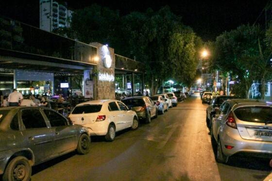 A confusão aconteceu na madrugada desta terça-feira (24) na Praça Popular, em Cuiabá