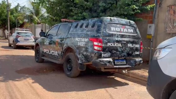 Bandidos praticaram um roubo e fugiram, mas depois foram localizados pela polícia.