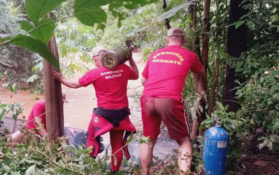 Bombeiros realizam biscas por jovem que teria se afogado no Ribeirão Arareau