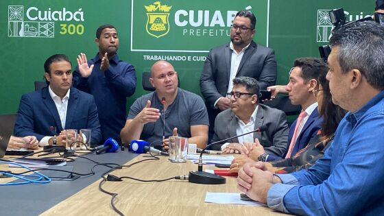 O prefeito de Cuiabá quer revogar a taxa do lixo.