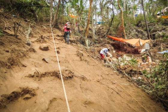 O trabalhador caiu de aproximadamente 15 metros de altura enquanto trabalhava em um garimpo do município de de Pontes e Lacerda.