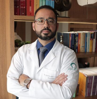 José Alexandre Jr. é médico neurologista