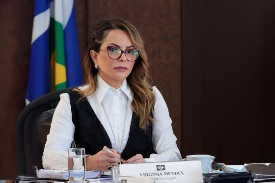 Virginia Mendes é economista, primeira-dama de MT, voluntária nas ações de Governo por meio da Unidade de Ações Sociais e Atenção à Família (UNAF) e idealizadora do programa SER Família Mulher. 