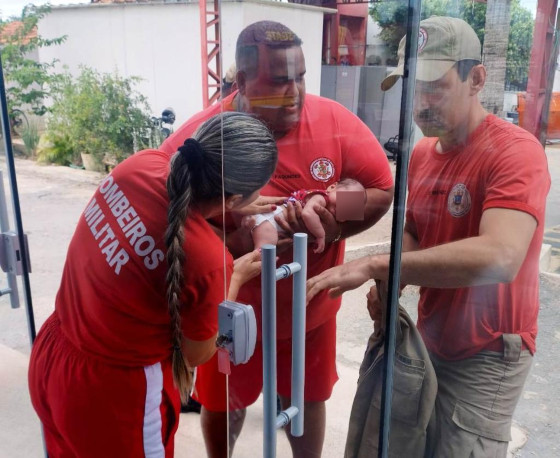 Criança de quatro meses engasgou após ser amamentada.