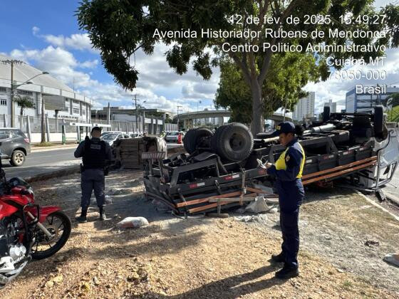 O acidente aconteceu por volta das 15h.