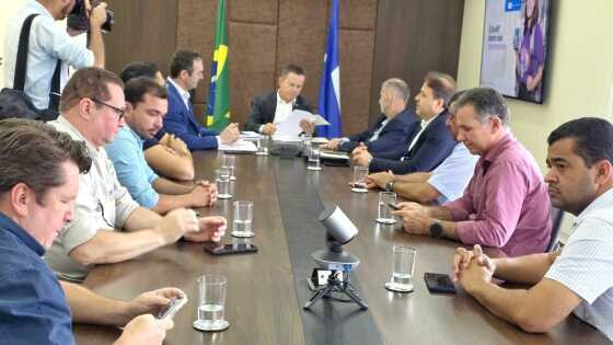 A reunião também contou com a participação dos presidentes de sindicatos do setor florestal de Mato Grosso. Carlos Roberto Torremocha, do Sindicato das Indústrias de Laminados e Compensados do Estado de Mato Grosso (Sindilam)