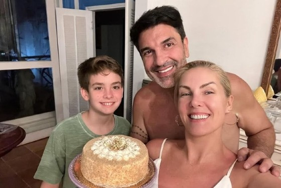 “Hoje é o dia mais especial de todos! O dia que o Alezinho completa 11 anos!