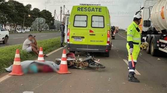 Motociclista tentou cruzar a via e foi atingido pelo veículo.