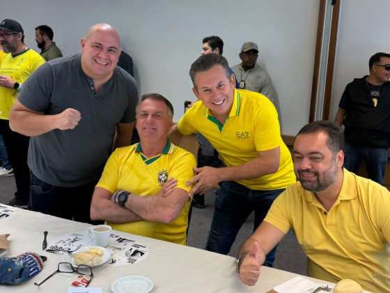 Mauro e outros políticos de MT estiveram com Bolsonaro no ato em Copacabana.