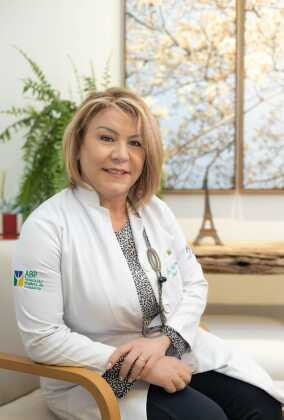 Dra Olicélia Poncioni é Médica Psiquiatra- CRM 2845 RQE 2862 - Título de especialista pela Associação Brasileira de Psiquiatria e Associação Médica Brasileira, preceptora da Residência Médica de Psiquiatria (CIAPS ADAUTO BOTELHO/SES/MS)  e preceptora