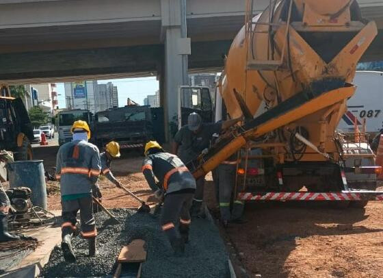 Neste momento, as empresas trabalham na concretagem das pistas e terraplanagem próximo ao Viaduto da Avenida Miguel.