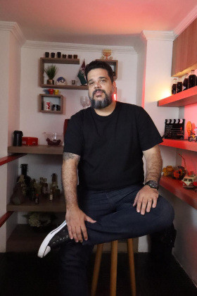 Rômulo Rampini, especialista em marketing digital com 20 anos de experiência, consultor credenciado pelo SEBRAE MT e fundador da @tr3scomvc.