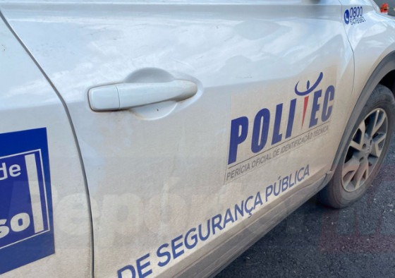 Polícia vai investigar como vítima foi parar dentro da caixa e causas da morte.