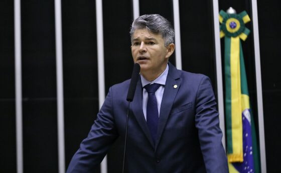  Para o parlamentar, o Palácio do Planalto tenta mais uma vez, desviar o foco e culpar gestões anteriores por um rombo que explodiu justamente durante o atual mandato de Lula.
