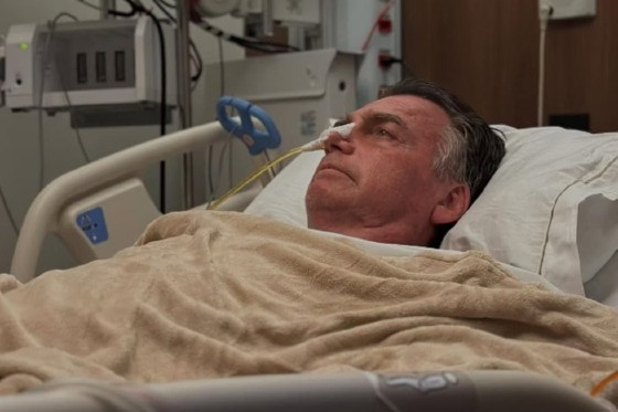 Interlocutores próximos de Bolsonaro confirmaram que o ex-presidente já está em um quarto de semi-UTI